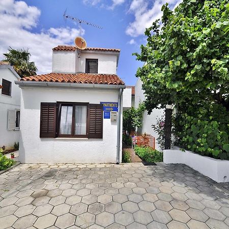 Apartments Mira 645 Porec Ruang foto
