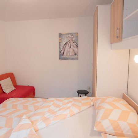 Apartments Mira 645 Porec Bagian luar foto