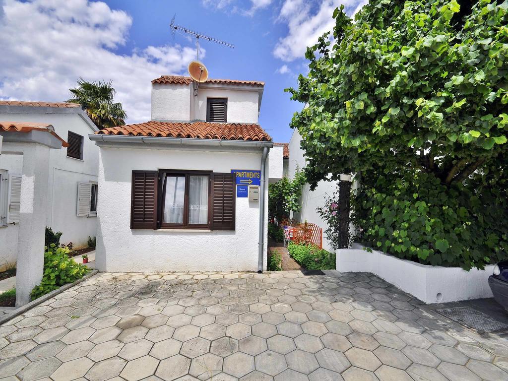 Apartments Mira 645 Porec Ruang foto