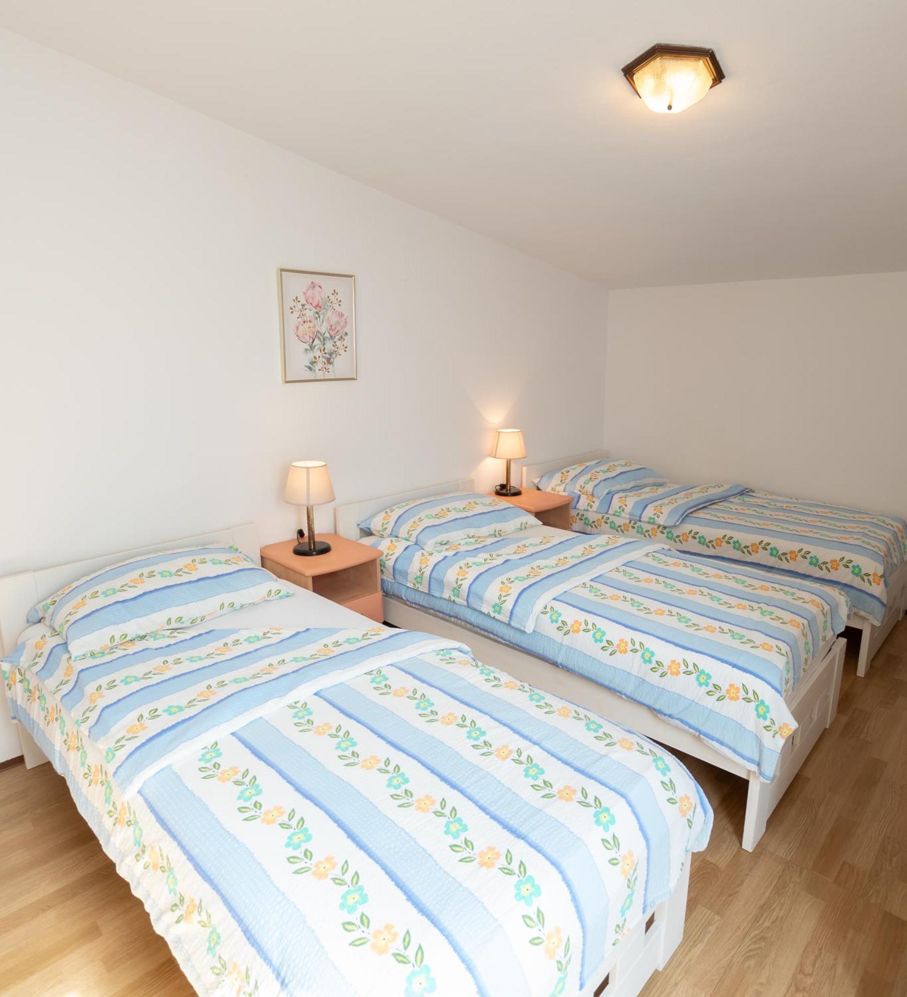 Apartments Mira 645 Porec Bagian luar foto