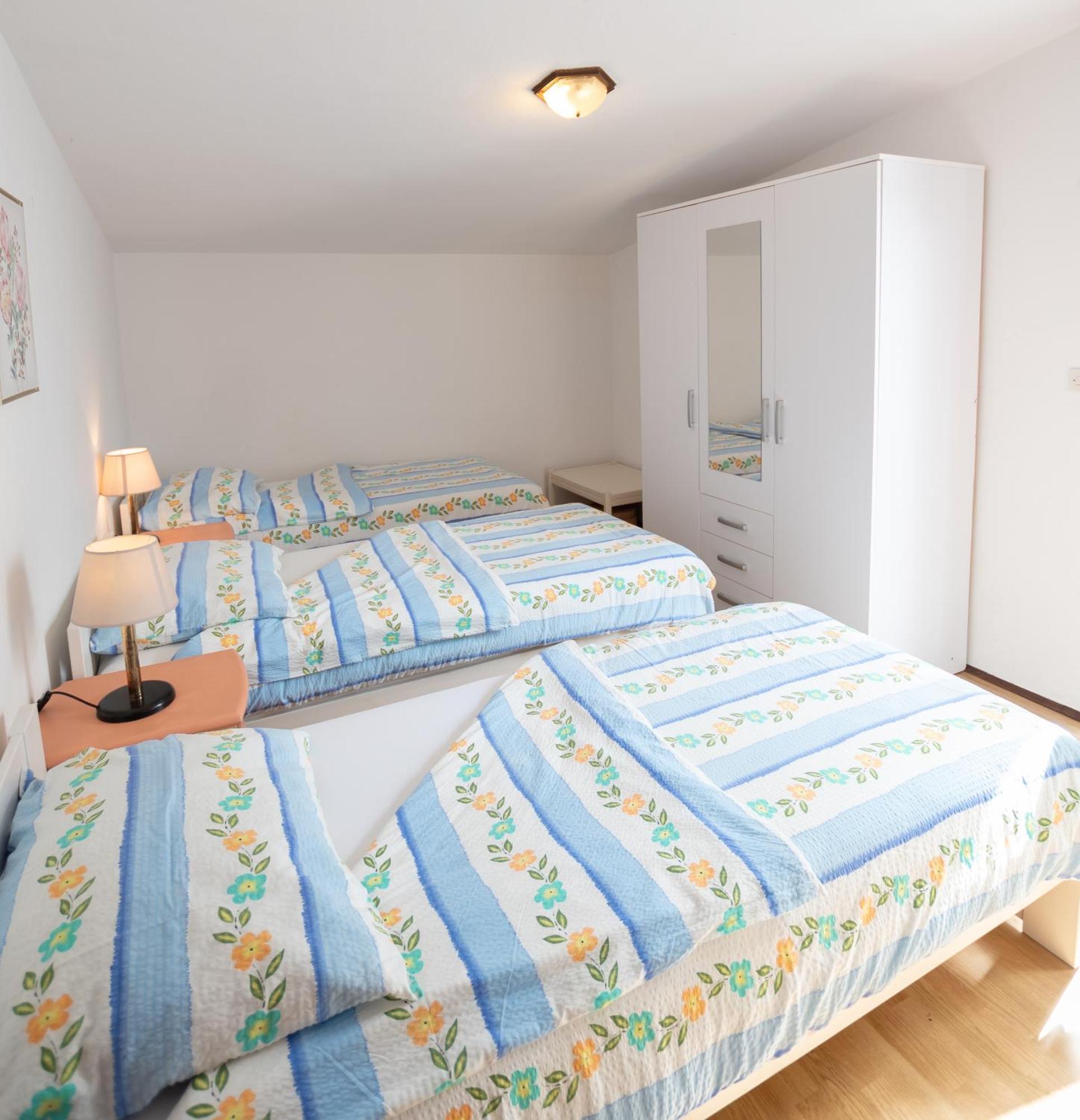 Apartments Mira 645 Porec Bagian luar foto